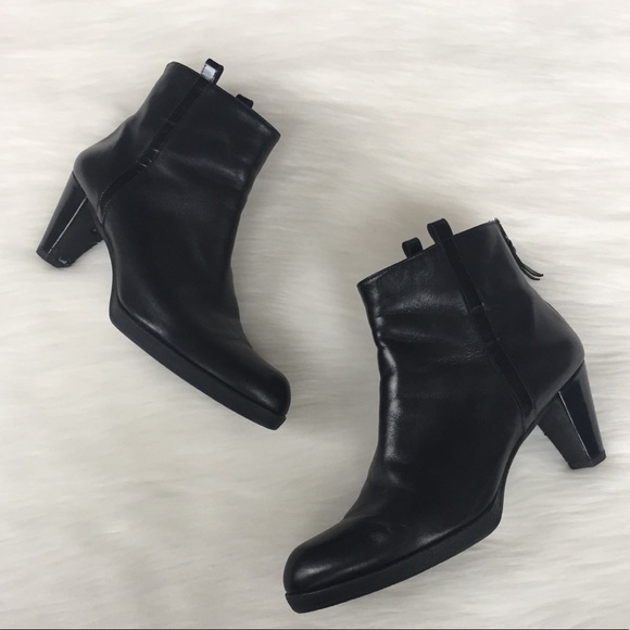 Stuart Weitzman Shoes - Stuart Weitzman Leather Round Toe Booties